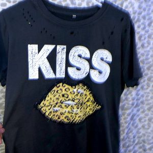 Women’s shirt sleeve graphic shirt